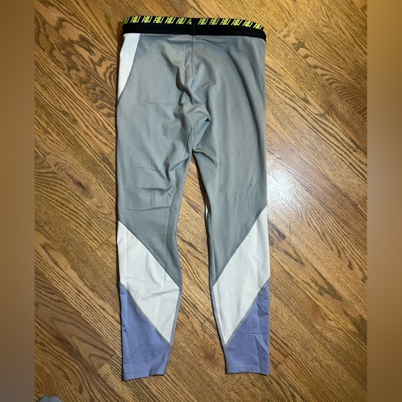 Hoka women’s run tights - Picture 3 of 3